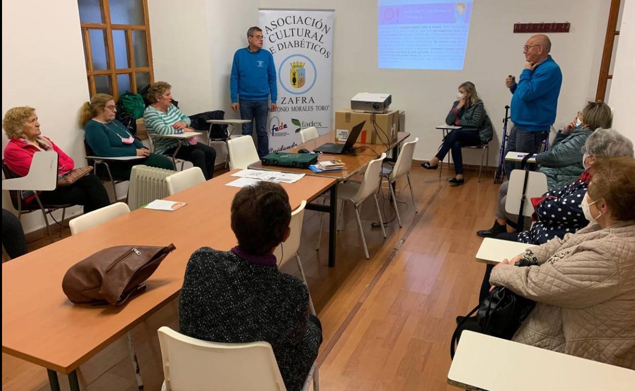 Una de las sesiones del taller en la Casa de la Cultura 