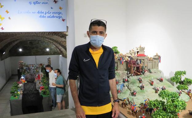 Antonio Merino en su exposición 