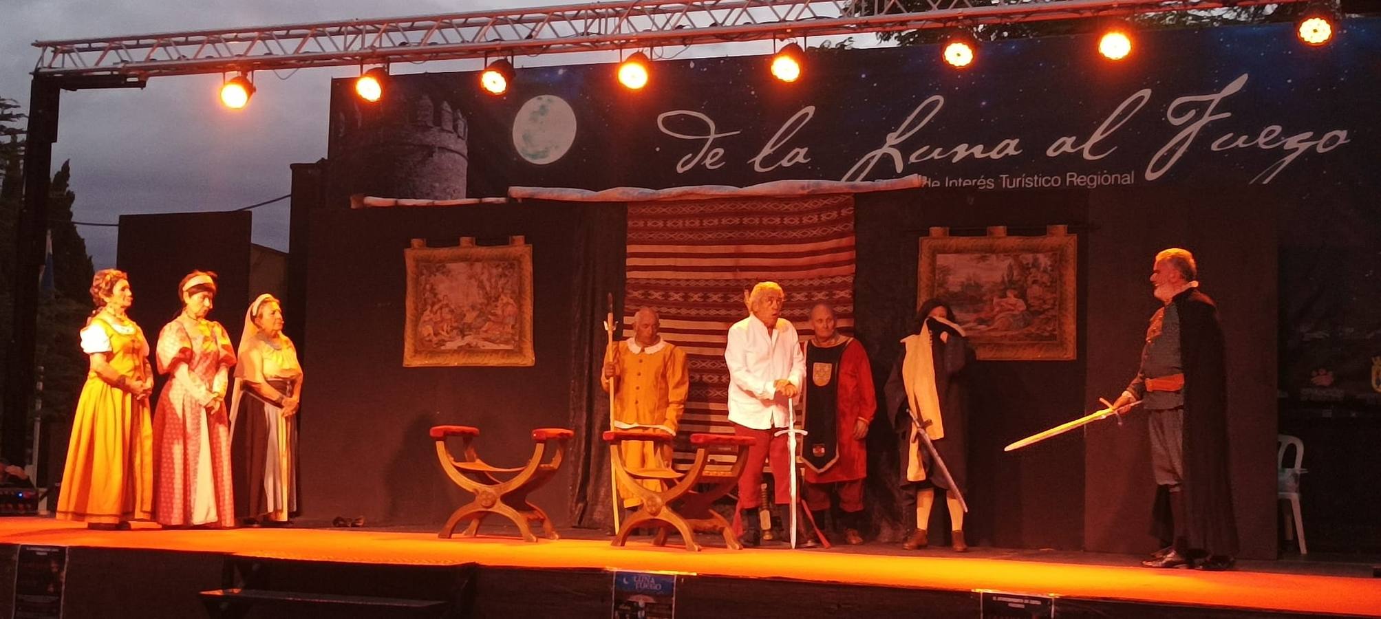 el grupo Semos Asina durante la representación de 'La dama infiel' 