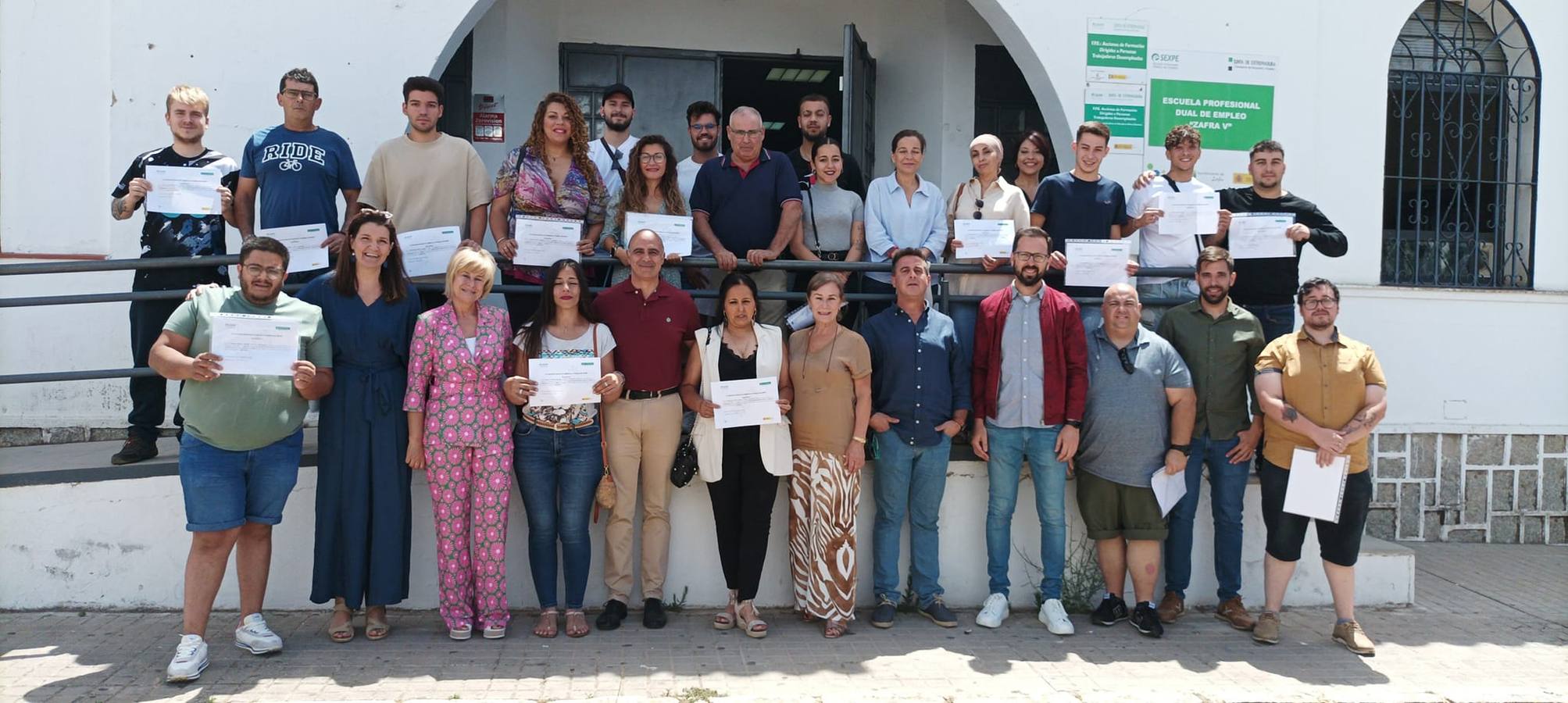 Clausura de la escuela con alumnos, equipo docente y autoridades 