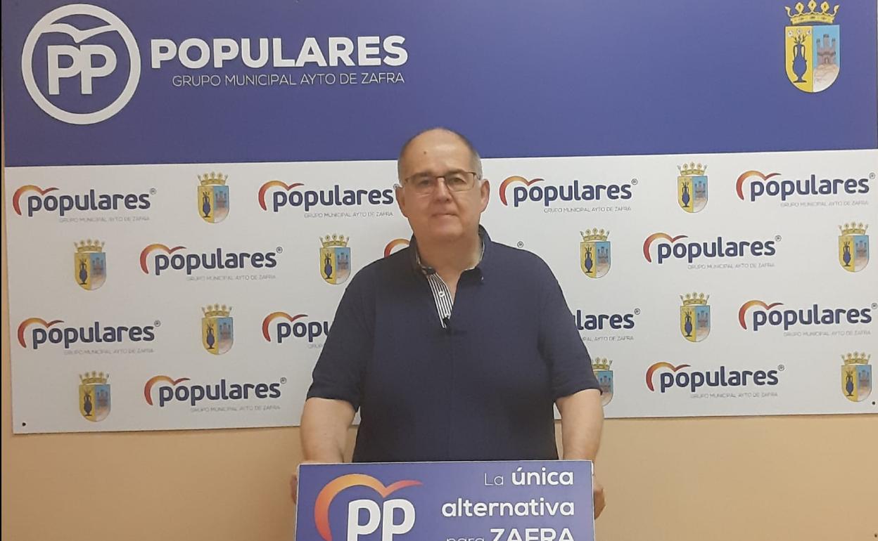El portavoz popular, Juan Carlos Fernández, durante la rueda de prensa 