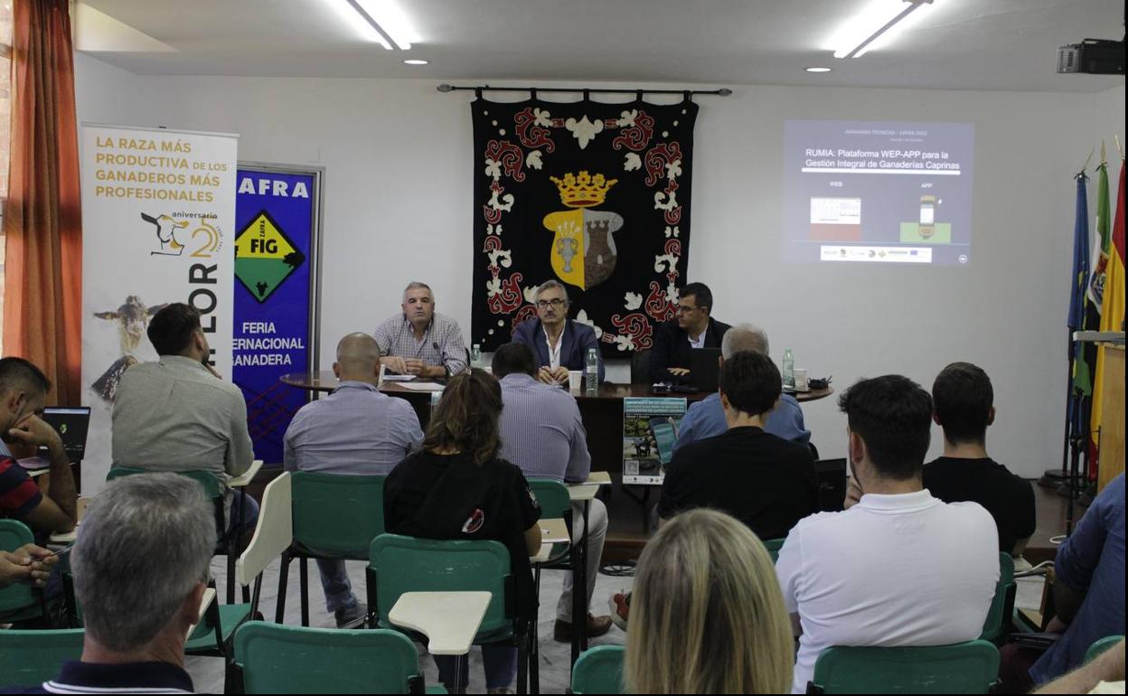 ASCOEX incide en la FIG en la importancia de la informática en la gestión de las ganaderías de caprino lechero