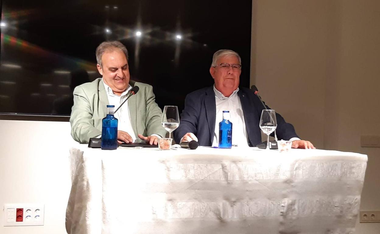 José María Lama y el autor del libro, Luis Núñez Díaz de Terán , durante la presentación 