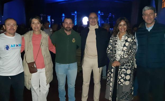 Los representantes de las tres instituciones organizadoras junto al alcalde y concejalas 