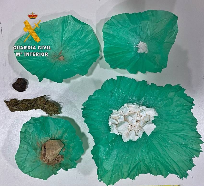 La Guardia Civil detiene a una pareja por tráfico de drogas