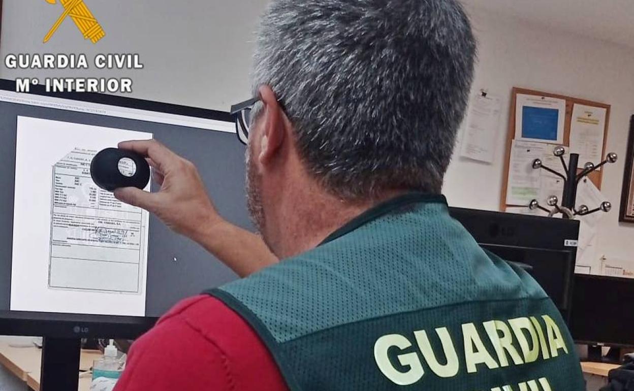La Guardia Civil investigó a cuatro vecinos de Zafra y Fuente de Cantos por suplantar la identidad y falsificar documentos