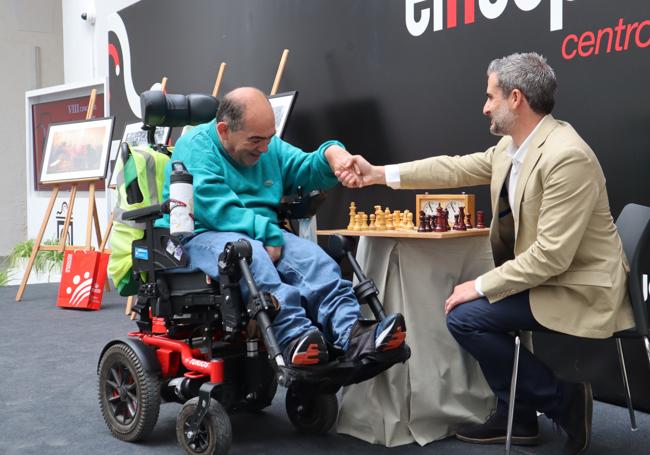 Eduardo acompañó a Daniel al acto