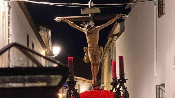Las calles enmudecieron ante el paso de Jesús de los Desamparados