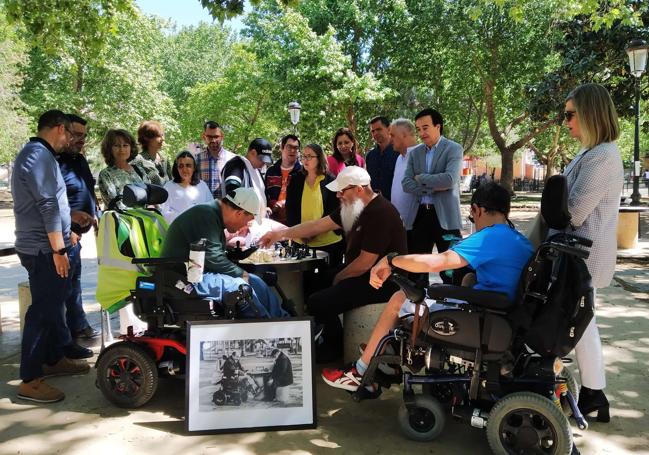 REcreación de la foto ganadora en el PArque de la Paz
