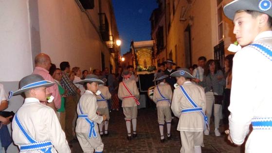 La Esperancita recorrió las calles de Zafra y se entronizó bajo su arquillo