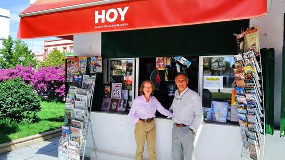 El kiosco de prensa 'Tomillo' cierra tras 50 años de historia en Plaza de España