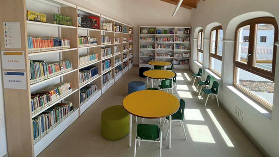 La biblioteca pública reabre sus puertas con la exposición 'Días de la Biblioteca'