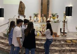 Tras la Eucaristía no faltó la tarta de cumpleaños
