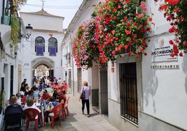 La cofradía celebró su tradicional velada junto al Arco de Jerez