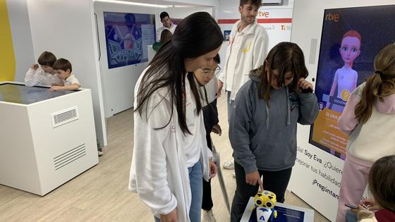 El bus 'Generación D' pasó por Zafra para formar a la ciudadanía en competencias digitales