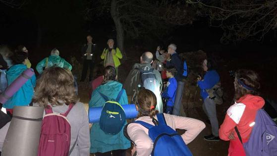 El público disfrutó de una ruta nocturna y conectó con la naturaleza y su entorno