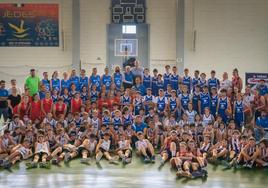 Foto de familia durante la convivencia del año pasado