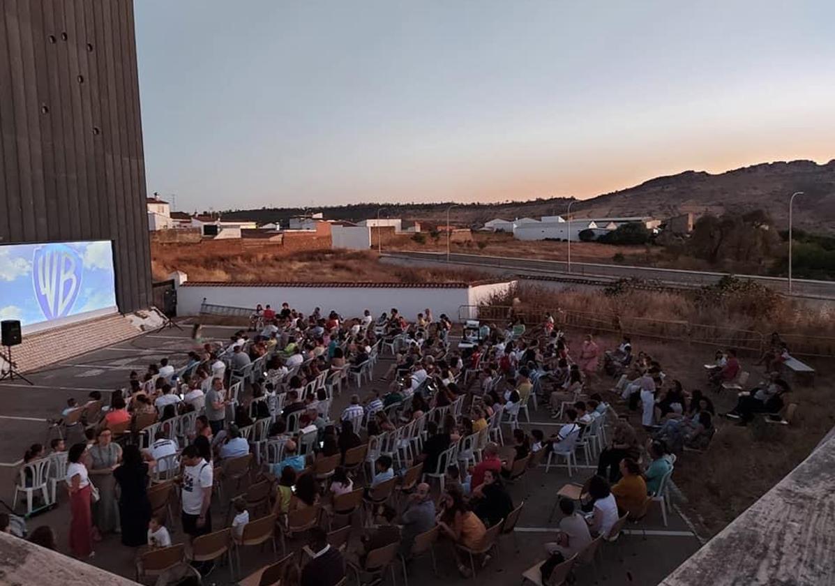 Cine de verano en el patio del teatro en 2022