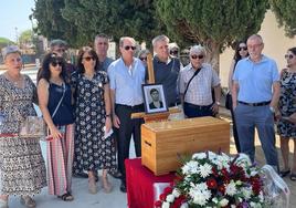 La familia de Isaac durante el acto