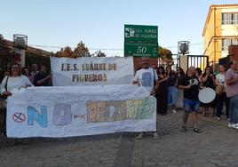 La concentración tuvo lugar a las puestas del centro