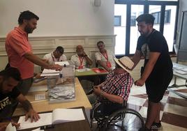 Una de las mesas electorales en Zafra