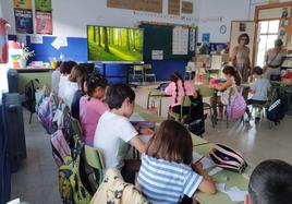Los alumnos en uno de los colegios zafrenses en su primer día de clase