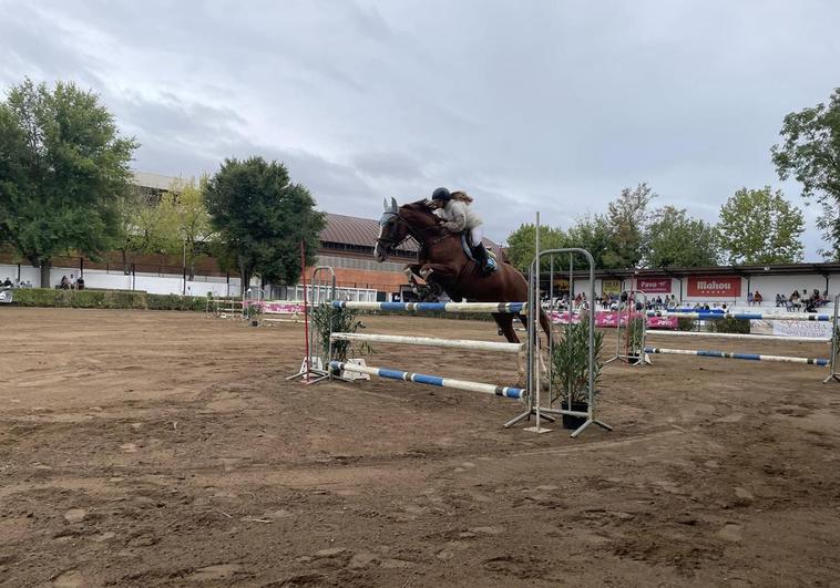 Los aficionados a la hípica disfrutaron este sábado de la primera jornada del Concurso Nacional de Saltos de Obstáculos