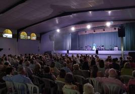 El público atento a una de las acctuaciones del festival