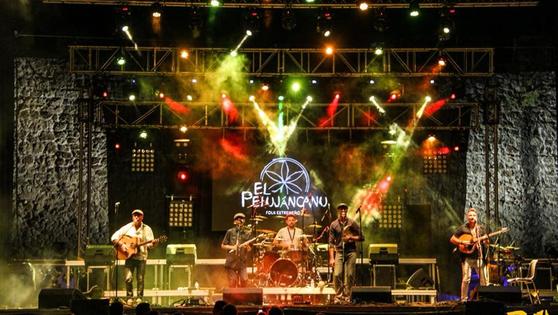 El grupo folk 'El Pelujáncanu' actúa este lunes en la Caseta Municipal
