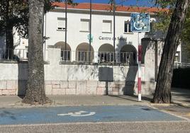 Uno de los estacionamientos reservados