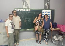 Cuatro de las profesoras que imparten estas clases de apoyo