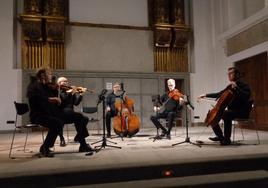 El quinteto durante el concierto