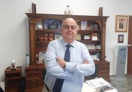 Juan Carlos Fernández en su despacho oficial