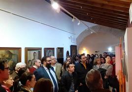 Visita del público a la exposición tras su inauguración