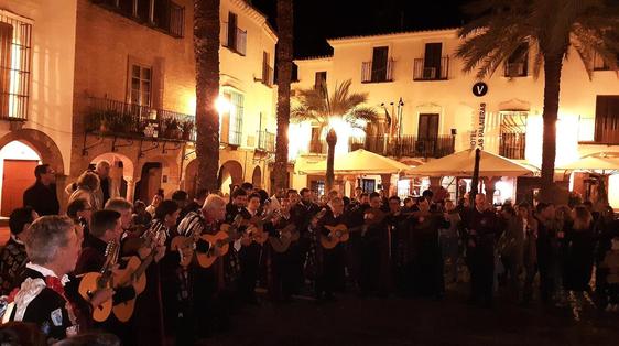 La Tuna de la Facultad de Biología de Sevilla llenó las calles de música y tradición