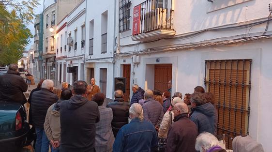 El PSOE conmemoró el 25N con la lectura de un manifiesto a las puertas de su sede