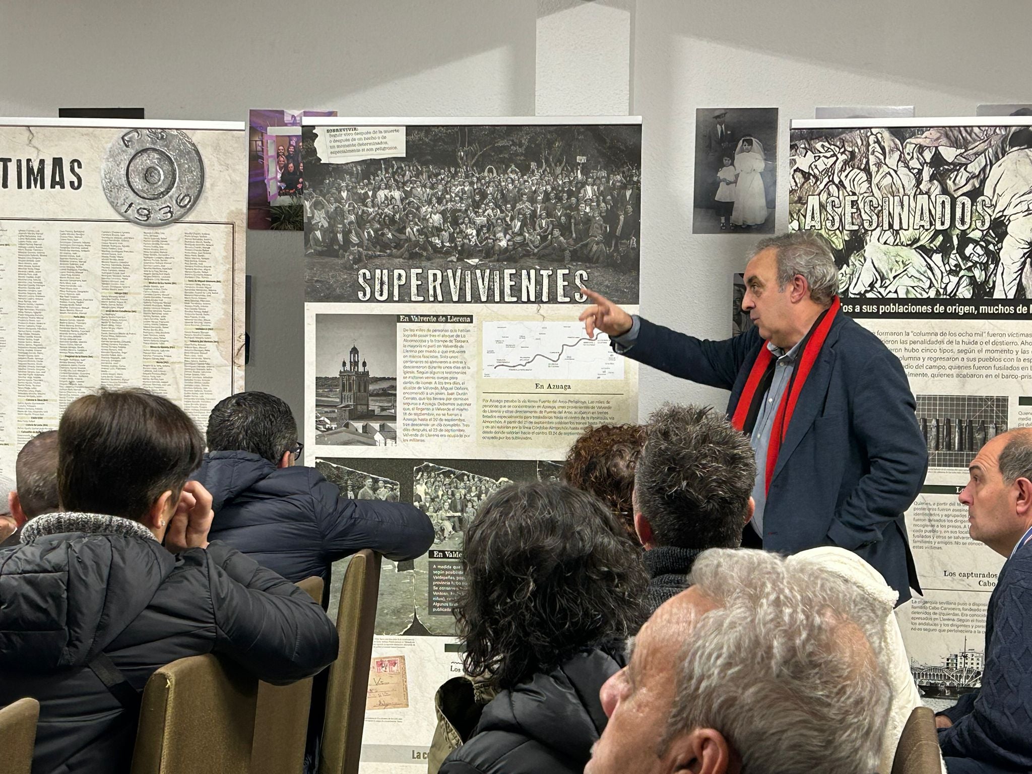 José Mª lama hizo un recorrido por la exposición