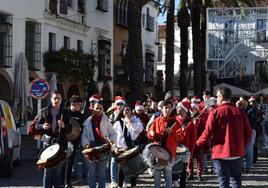 La banda a su paso por la Plaza Grande