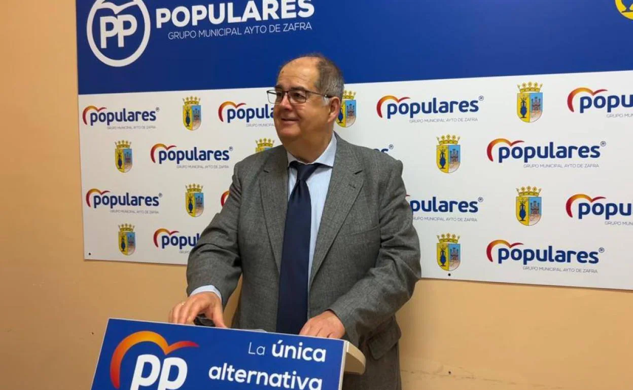 Juan Carlos Fernández durante la rueda de prensa en la que presentó la moción 