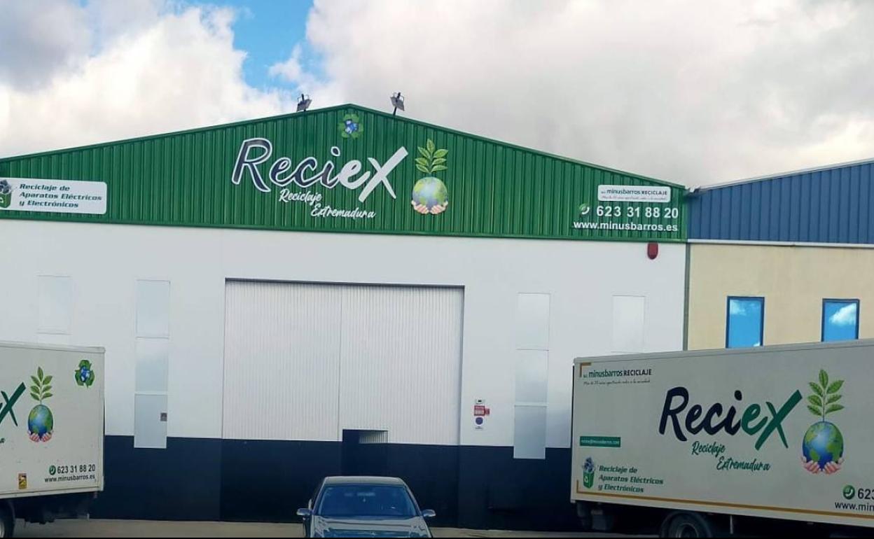 Nave en la que se abrirá el nuevo centro de reciclaje 