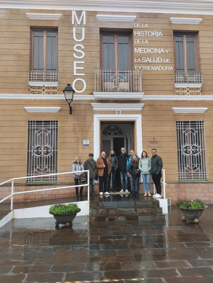 Participantes de una de las visitas guiadas al museo 