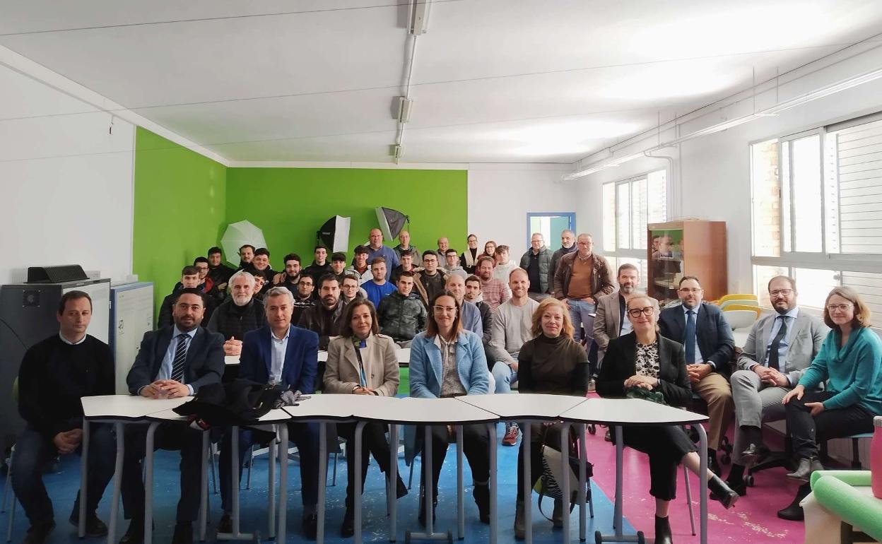 El IES Suárez de Figueroa da a conocer su proyecto de instalación de una comunidad energética