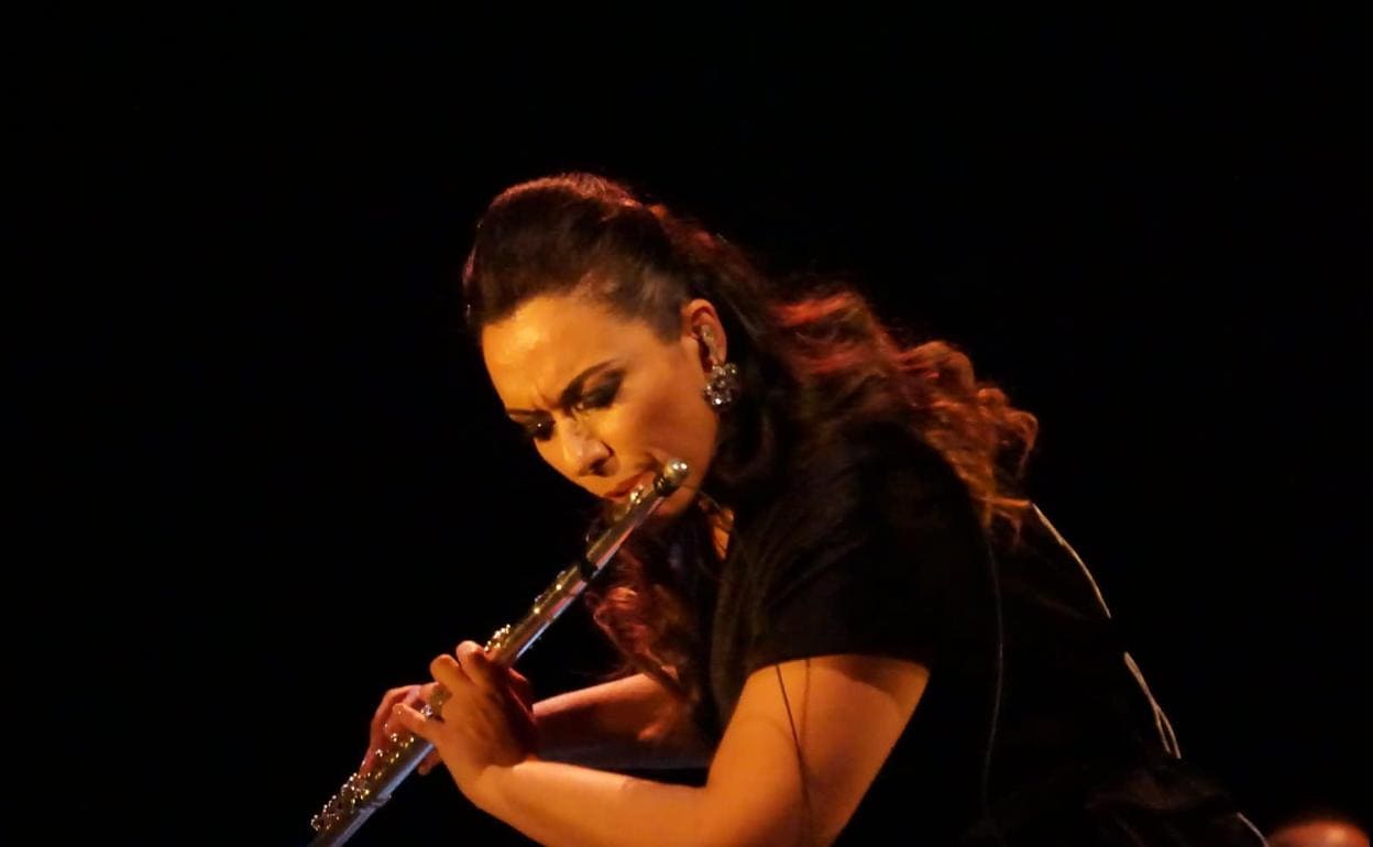 Ostalinda Suárez con su flauta 