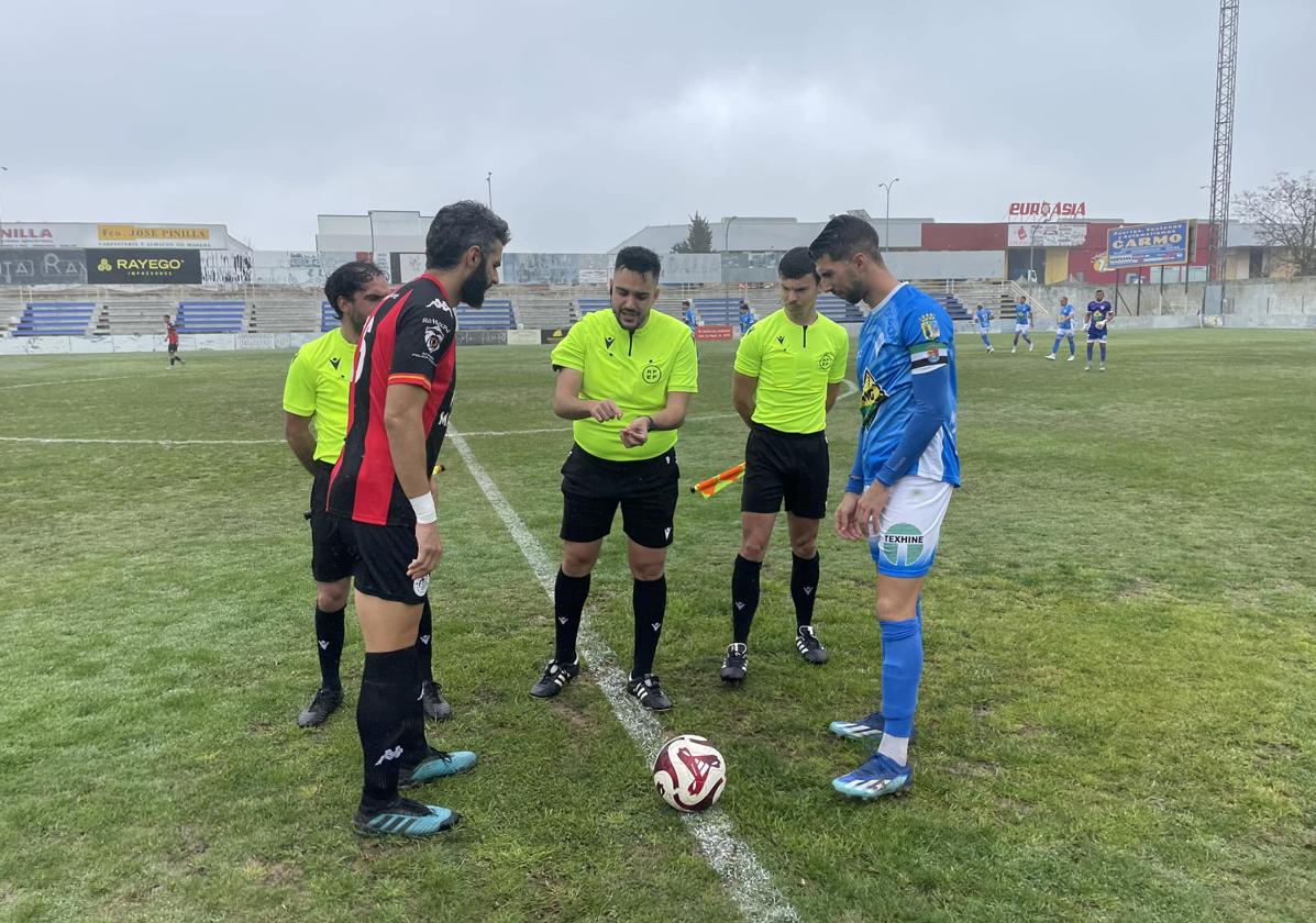 Inciio del partido en el Nueve Estadio