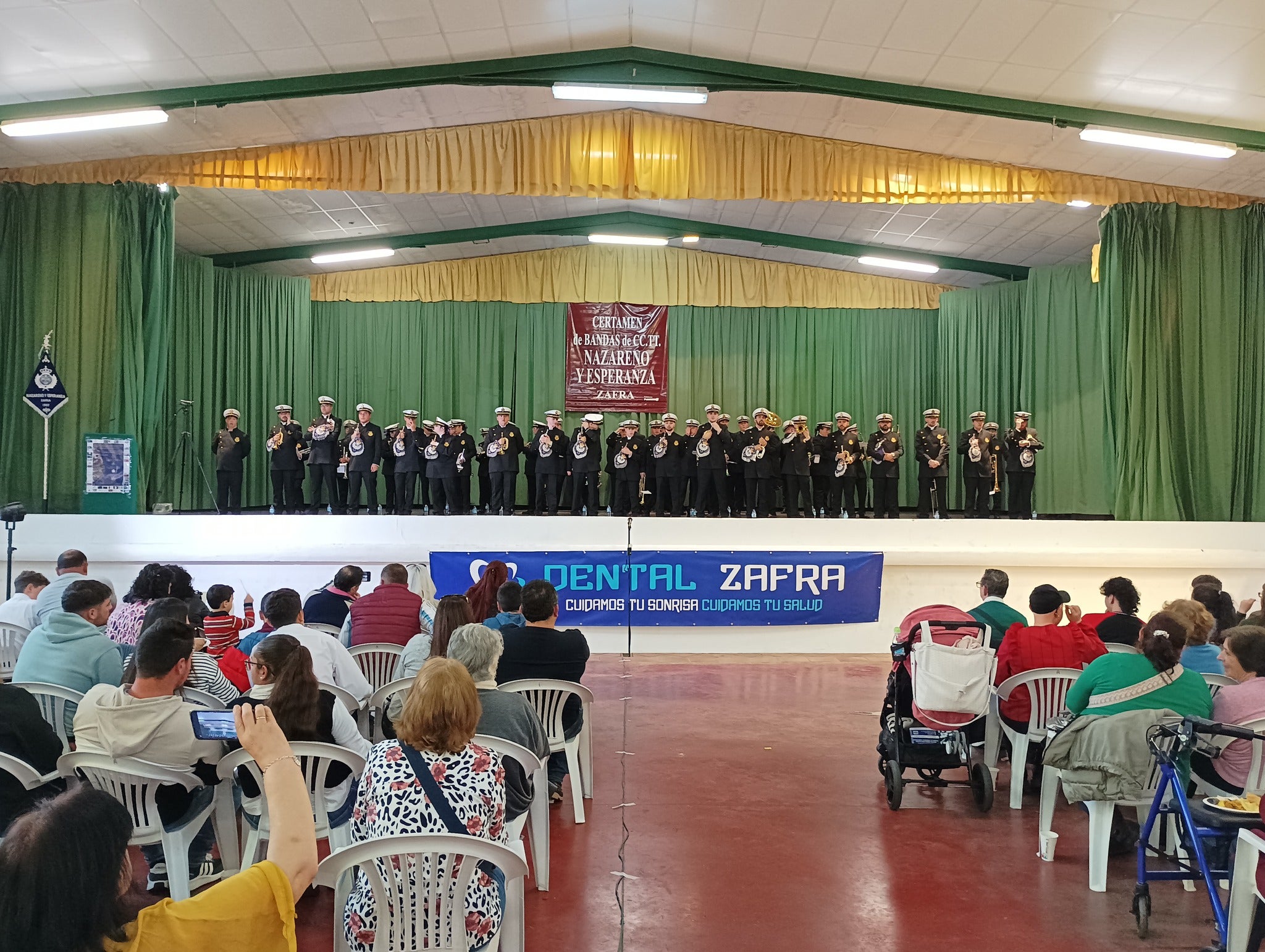 La banda anfitriona durante el certamen de 2023