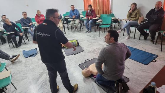 AUGC impartió en Zafra un curso de Soporte Vital Básico con desfibrilador