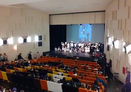 Algunos participantes durante el acto