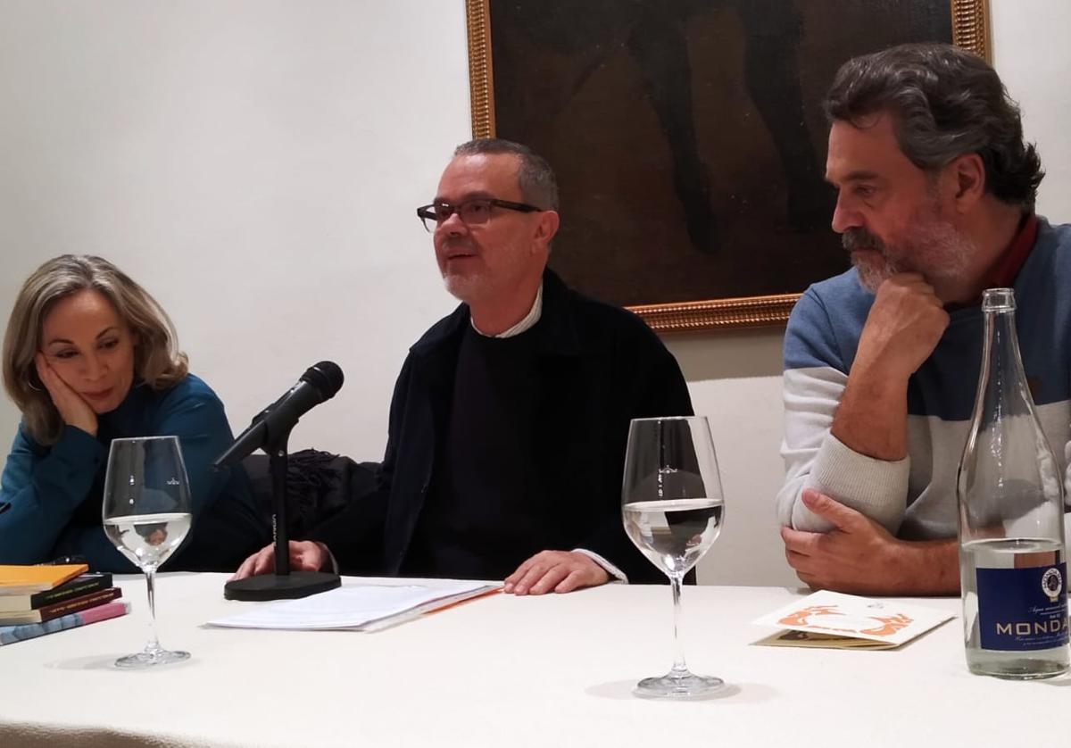 El escritor barcelonés durante su exxposición