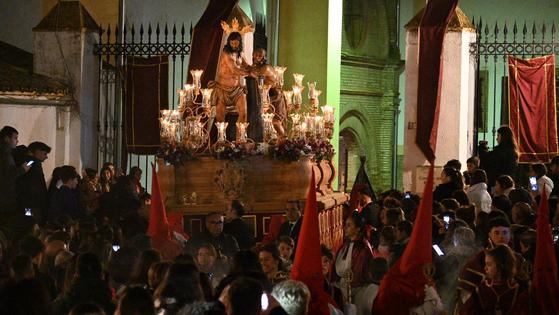 La lluvia deslució la procesión del 'Amarrao' y la Virgen de las Angustias