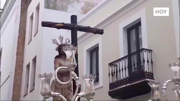 La procesión de El Resucitado cerró una Semana Santa pasada por agua